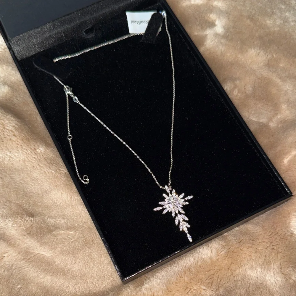 18 kt White Gold Snowflake/Cross Diamond Pendant Necklace - Picture 9 of 12